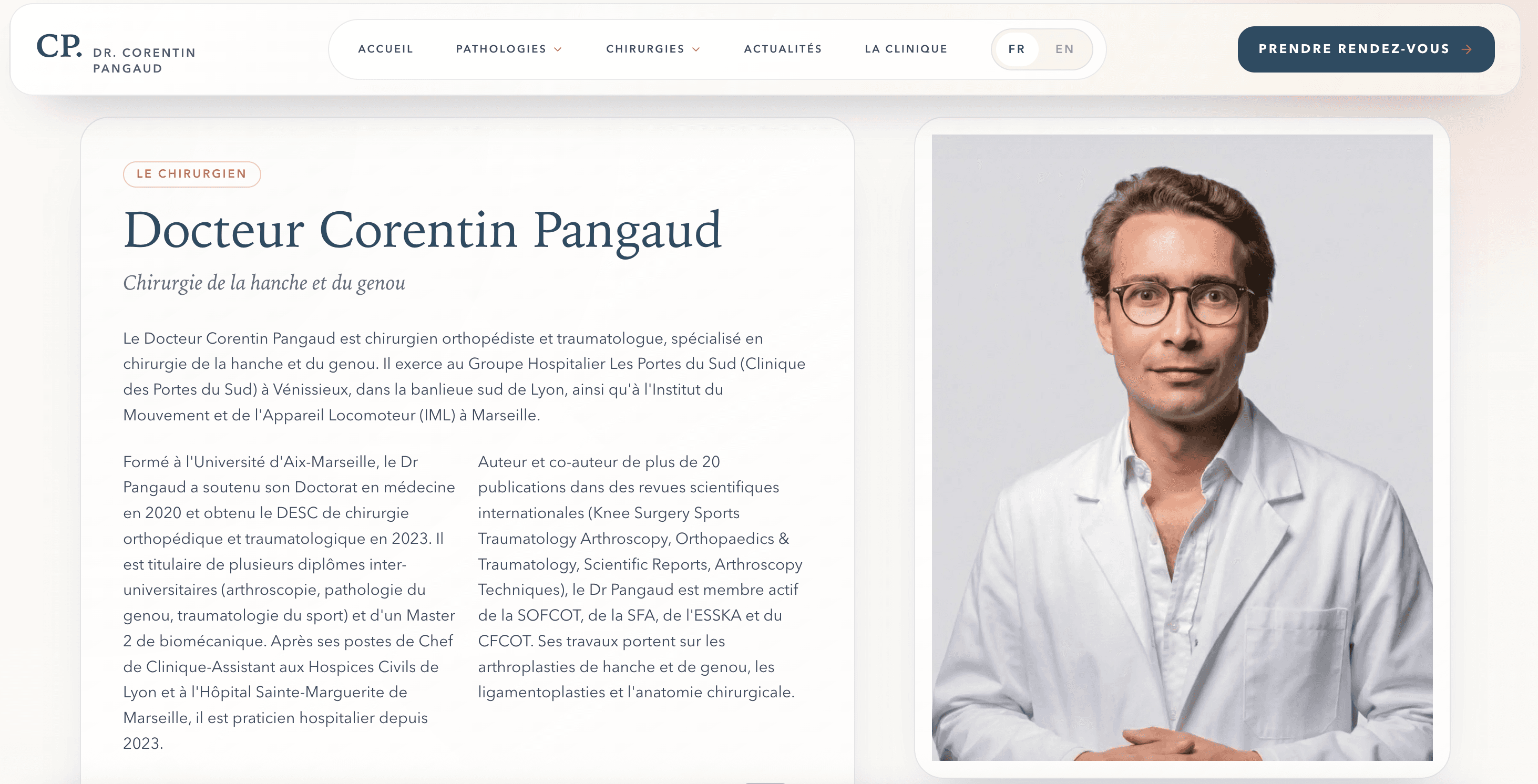 Site internet chirurgien orthopédique - page d'accueil avec profil et spécialités
